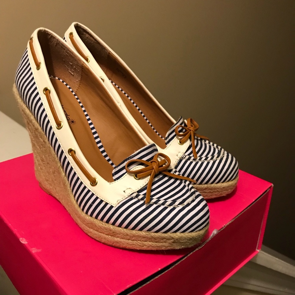 Shoedazzle boat wedges 8.5-9